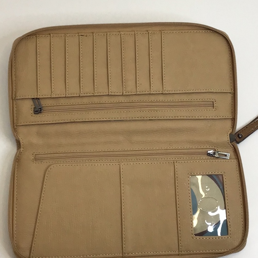 🌺 Guess Wallet - Picture 7 of 9